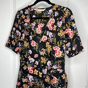Zara Trafaluc Collection size Medium Black Floral Wrap Jumpsuit Pockets V-nevk